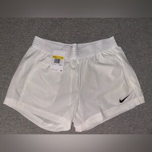 NIKE WOMENS SMALL POCKETED SHORT
